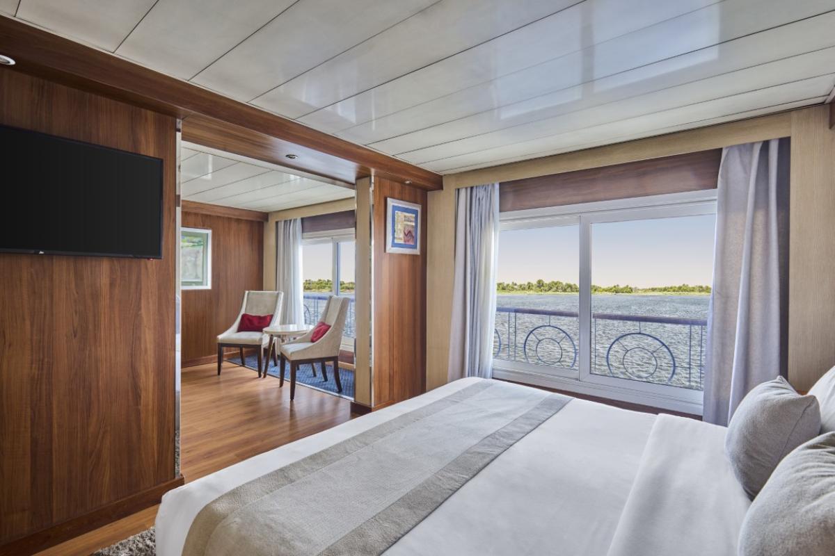 gallery-Blue-Shadow-IV-cabins-1