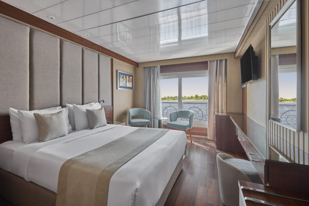 gallery-Blue-Shadow-IV-cabins-2