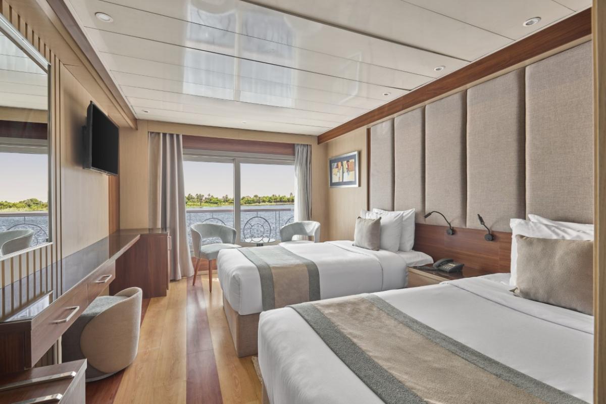 gallery-Blue-Shadow-IV-cabins-3