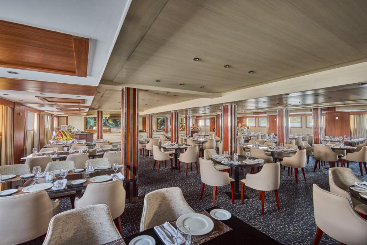 gallery-Blue-Shadow-IV-cruise-10