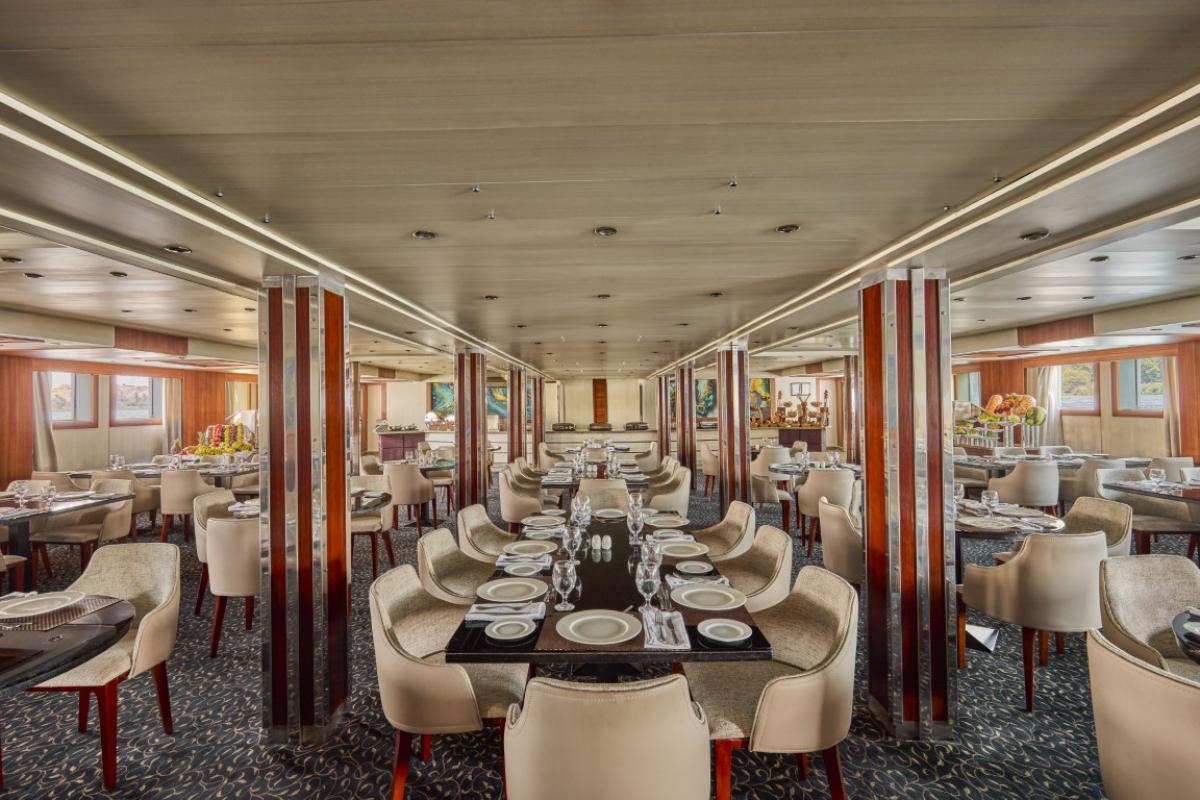 gallery-Blue-Shadow-IV-cruise-11