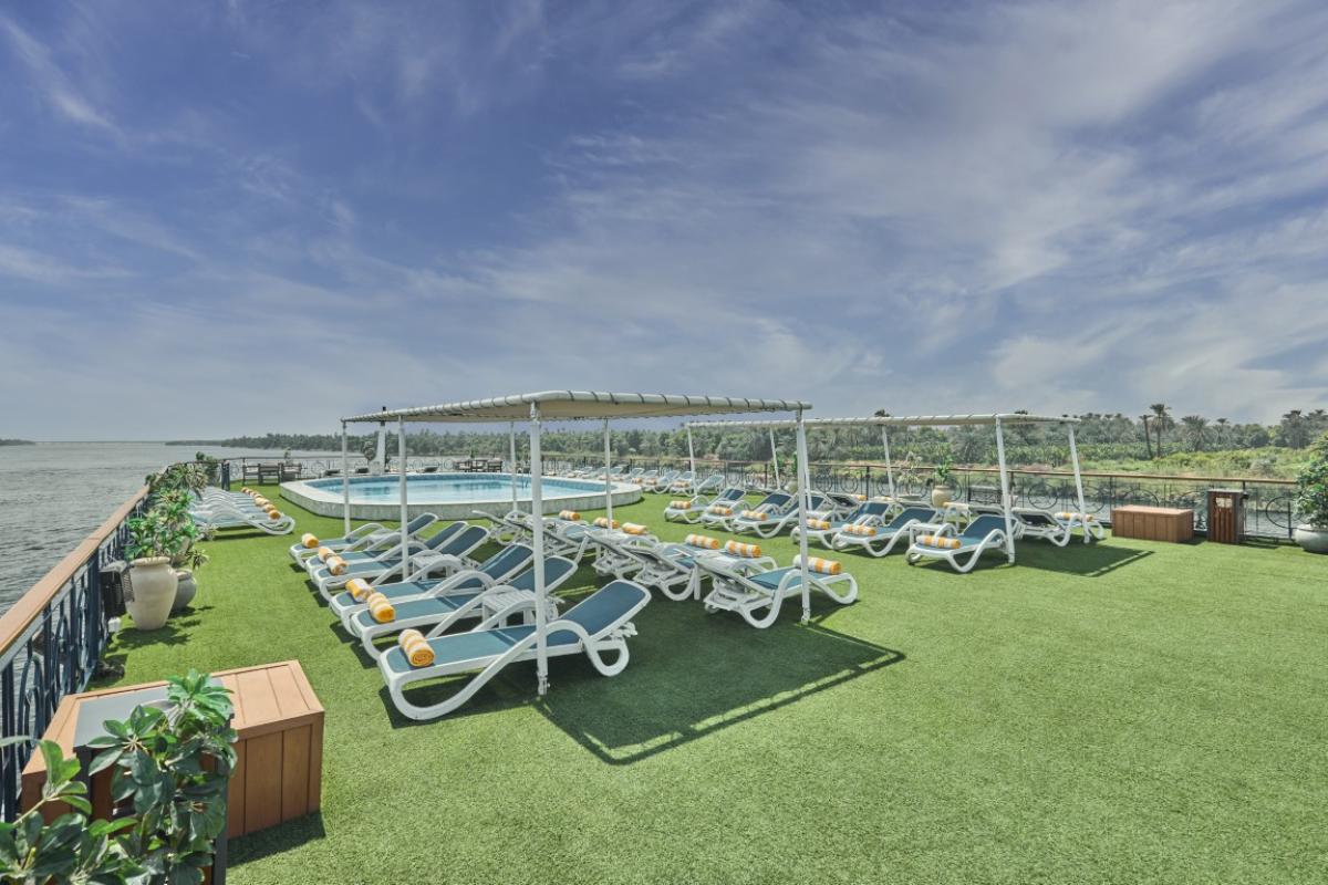 gallery-Blue-Shadow-IV-cruise-13