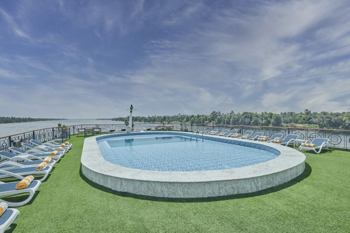 gallery-Blue-Shadow-IV-cruise-14