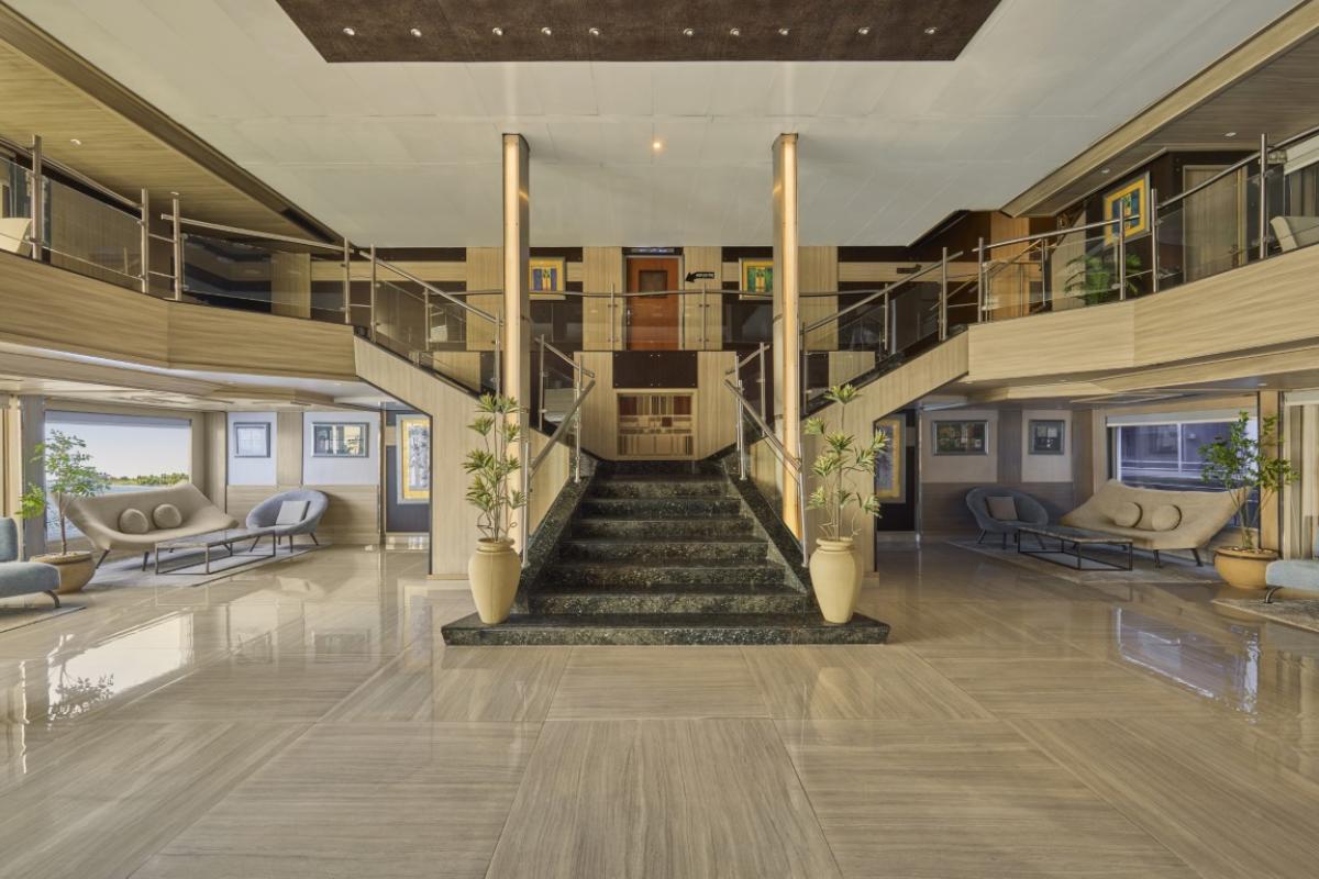 gallery-Blue-Shadow-IV-cruise-2