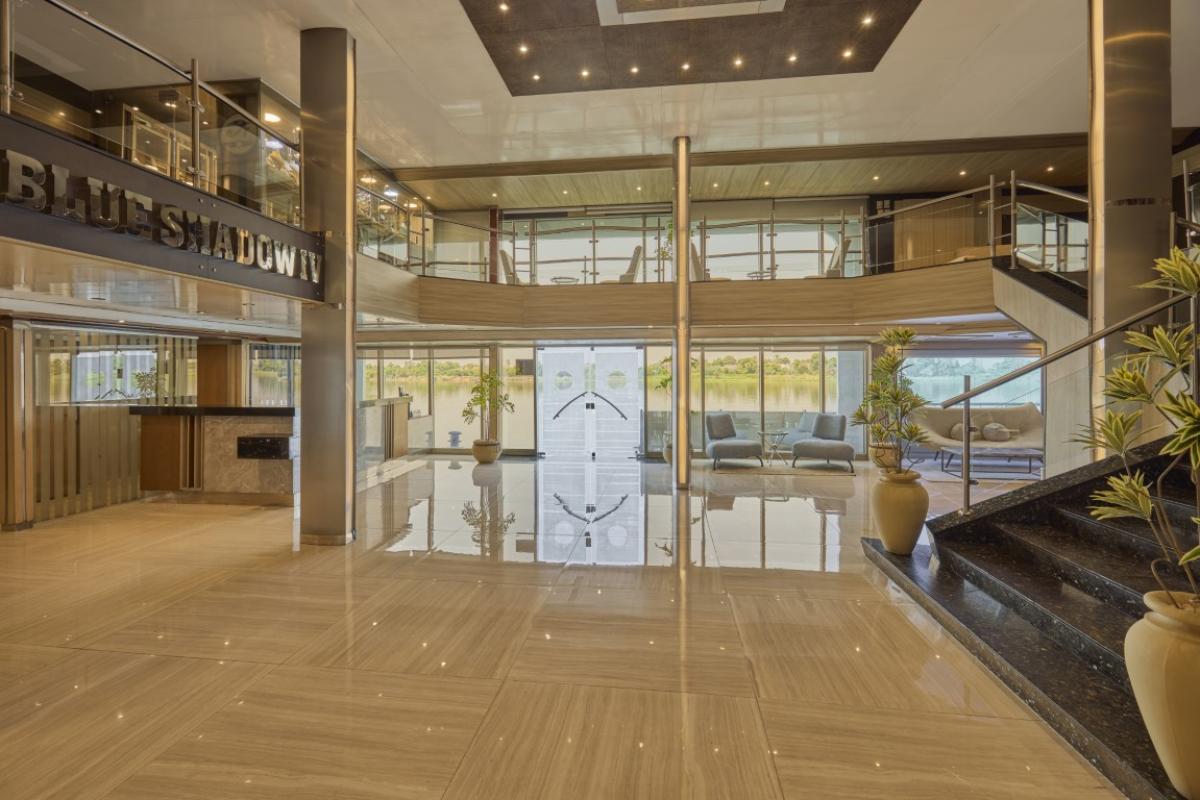 gallery-Blue-Shadow-IV-cruise-3