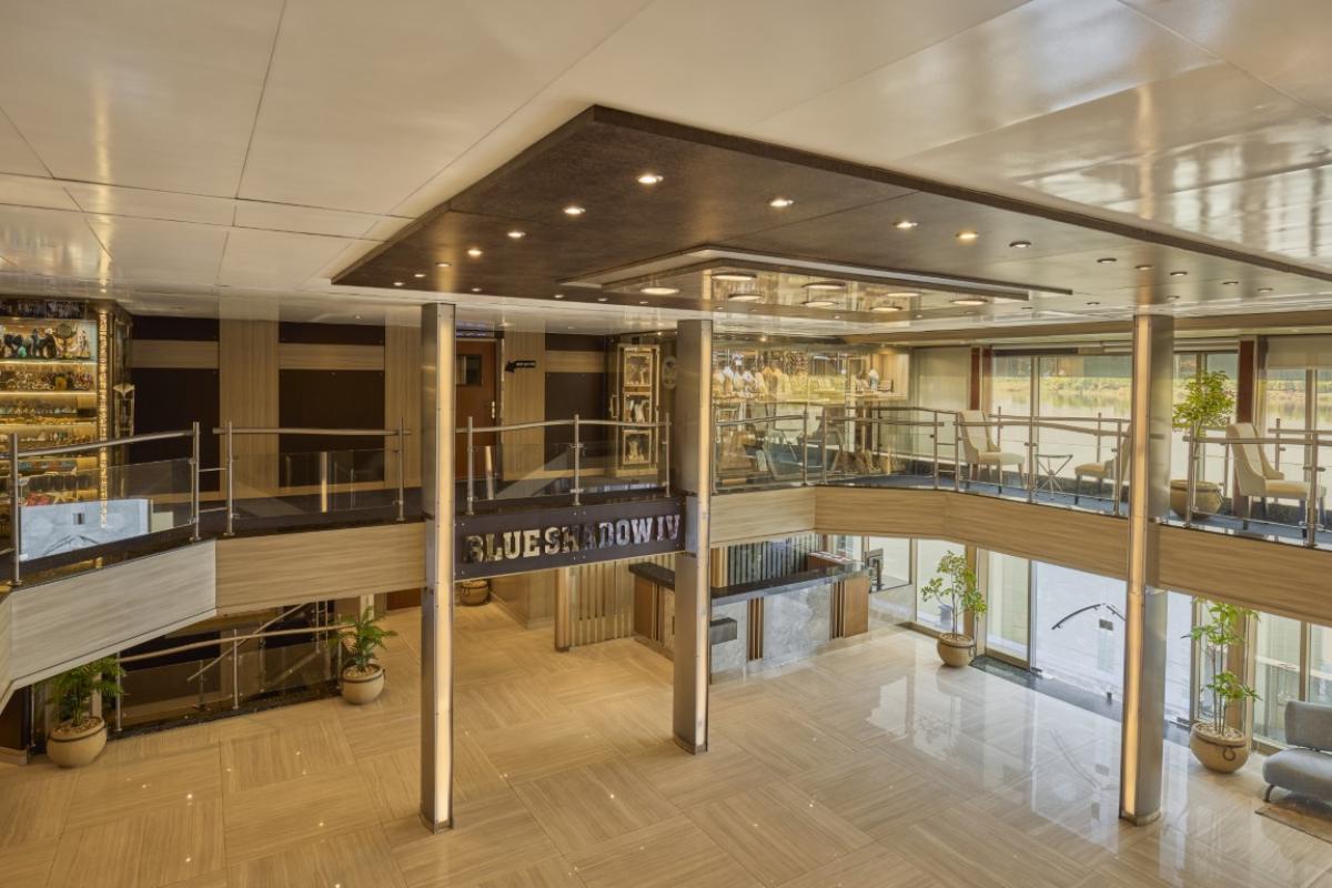 gallery-Blue-Shadow-IV-cruise-5