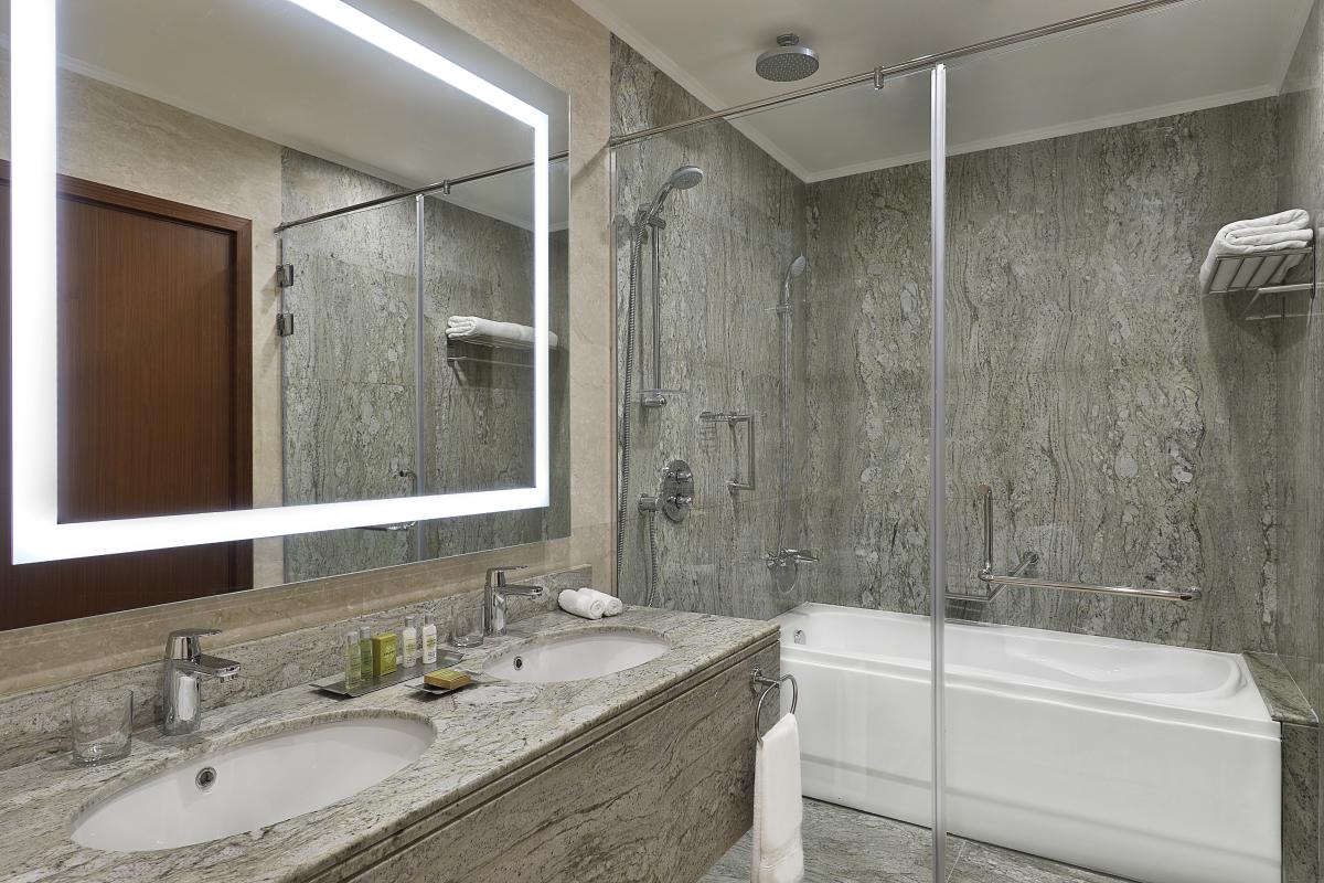 Twin_Guest_Room_Bathroom