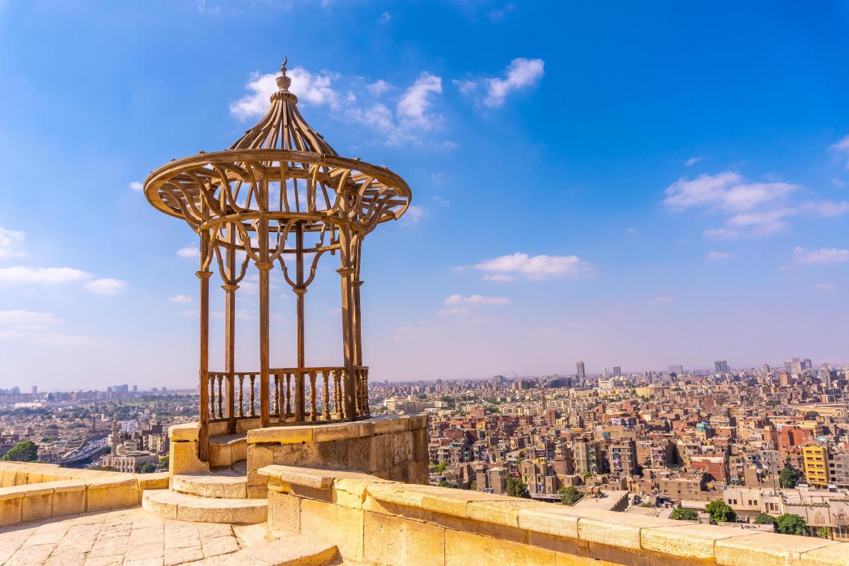 point-de-vue-de-la-mosquee-d-albatre-sous-un-ciel-bleu-au-caire-egypte__1_